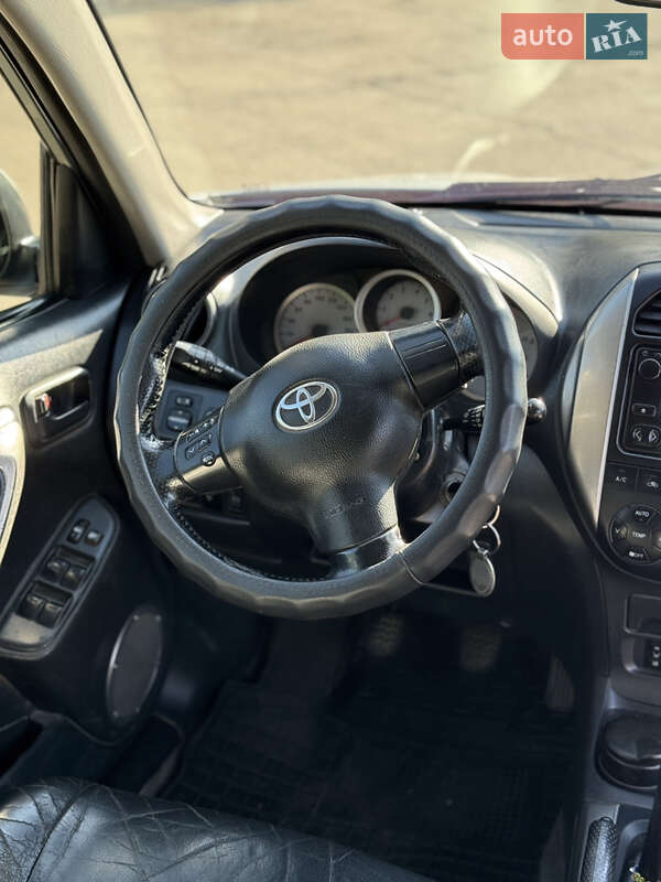 Позашляховик / Кросовер Toyota RAV4 2005 в Деражні