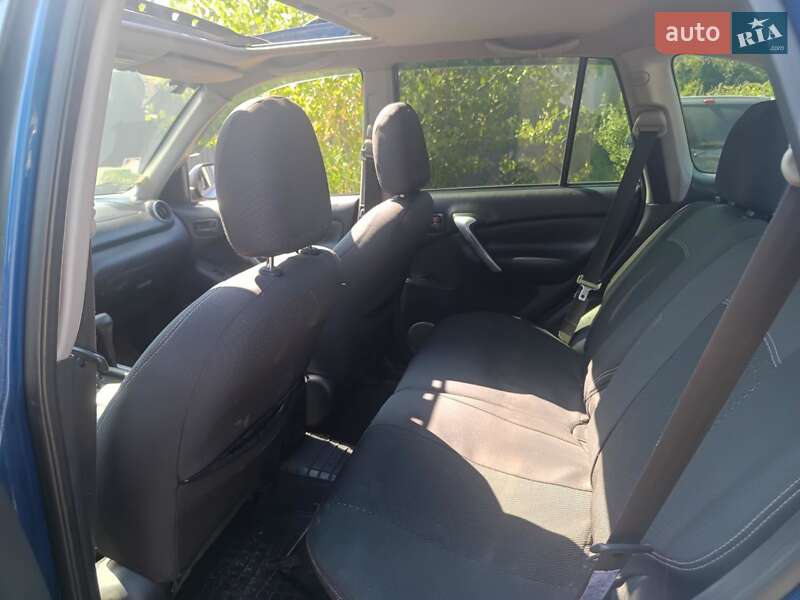 Позашляховик / Кросовер Toyota RAV4 2005 в Хусті