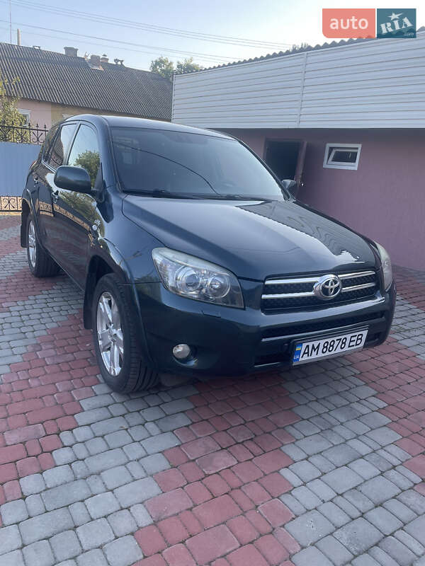 Позашляховик / Кросовер Toyota RAV4 2008 в Коростишеві