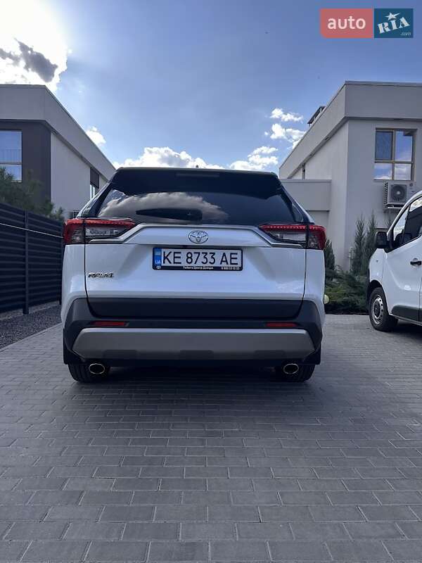 Внедорожник / Кроссовер Toyota RAV4 2023 в Днепре