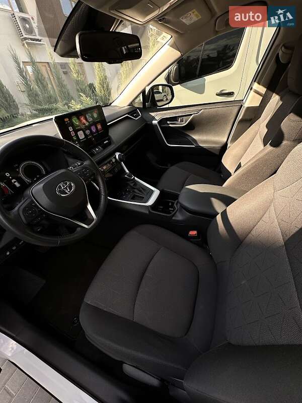 Внедорожник / Кроссовер Toyota RAV4 2023 в Днепре