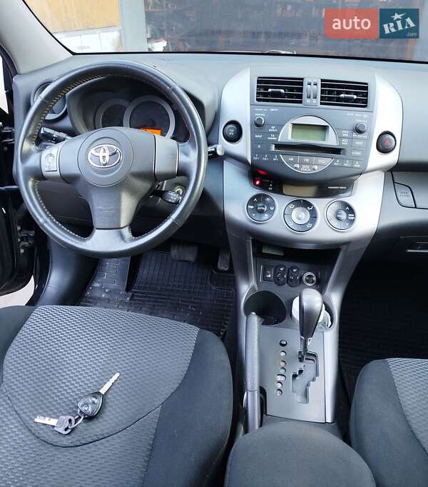 Внедорожник / Кроссовер Toyota RAV4 2006 в Богуславе