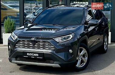 Внедорожник / Кроссовер Toyota RAV4 2020 в Кременчуге