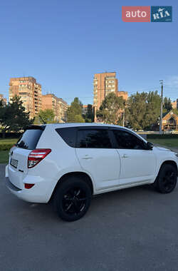 Внедорожник / Кроссовер Toyota RAV4 2012 в 