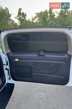 Внедорожник / Кроссовер Toyota RAV4 2012 в 
