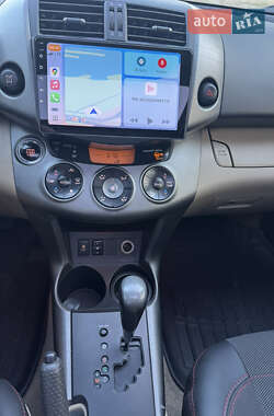 Внедорожник / Кроссовер Toyota RAV4 2012 в 