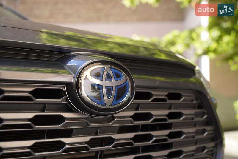 Позашляховик / Кросовер Toyota RAV4 2021 в Києві