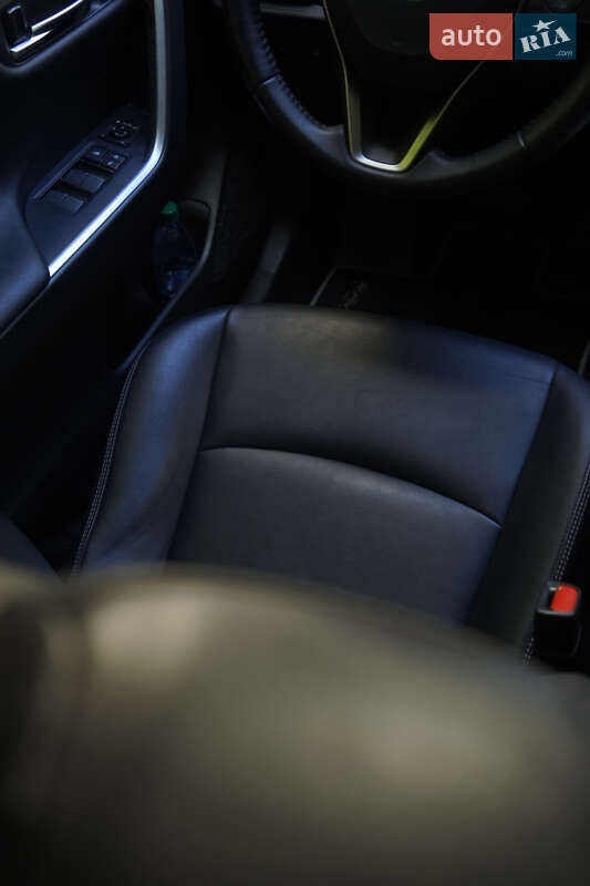 Позашляховик / Кросовер Toyota RAV4 2021 в Києві