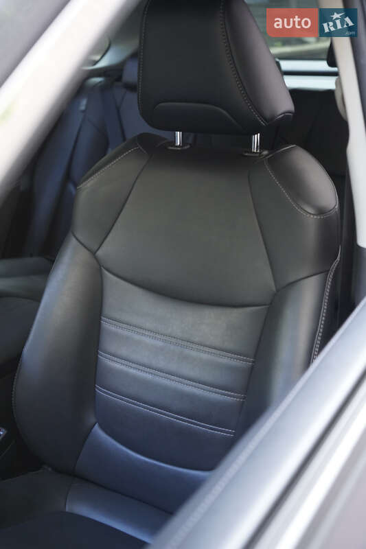 Позашляховик / Кросовер Toyota RAV4 2021 в Києві