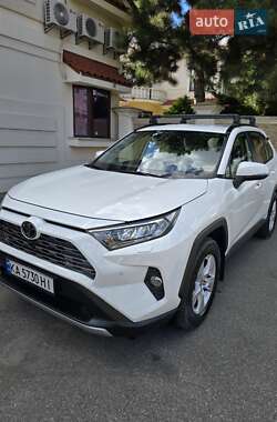Внедорожник / Кроссовер Toyota RAV4 2020 в Киеве