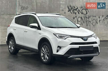 Позашляховик / Кросовер Toyota RAV4 2017 в Львові