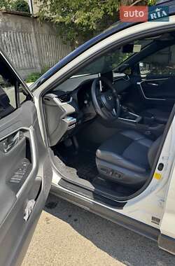 Внедорожник / Кроссовер Toyota RAV4 2022 в 
