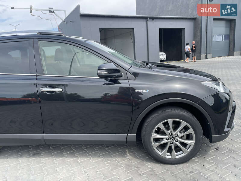 Позашляховик / Кросовер Toyota RAV4 2017 в Києві