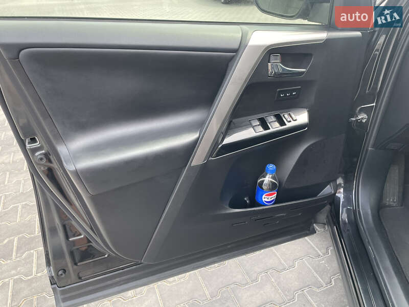 Позашляховик / Кросовер Toyota RAV4 2017 в Києві