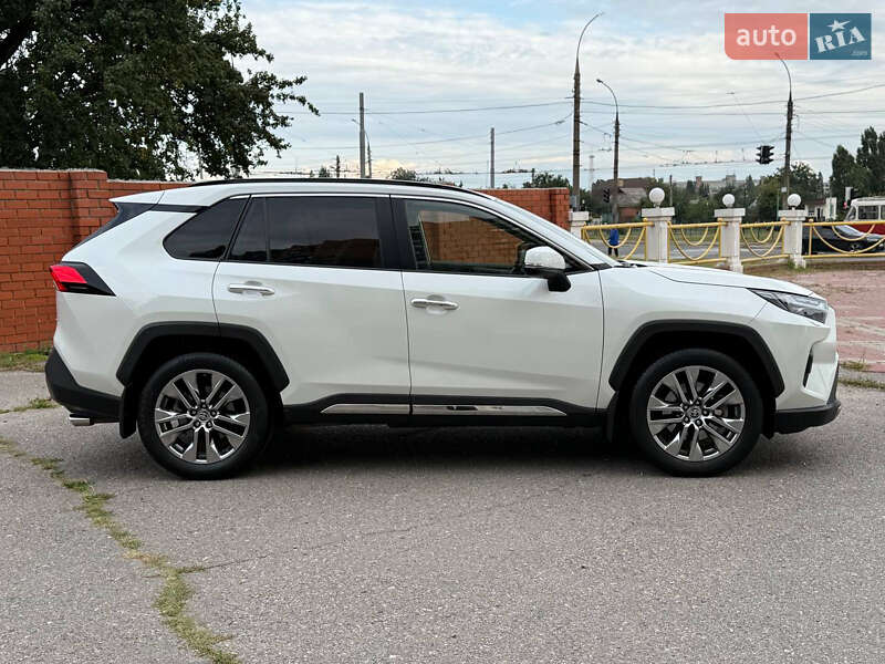 Позашляховик / Кросовер Toyota RAV4 2022 в Харкові