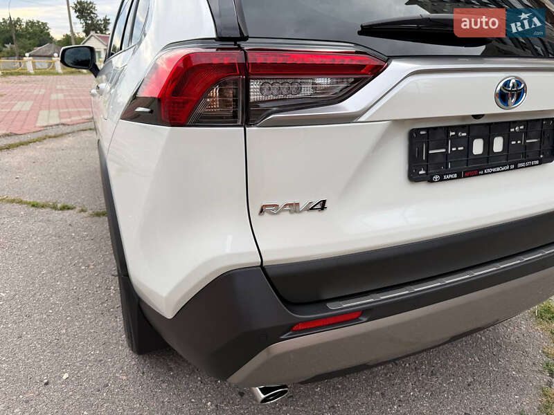Позашляховик / Кросовер Toyota RAV4 2022 в Харкові