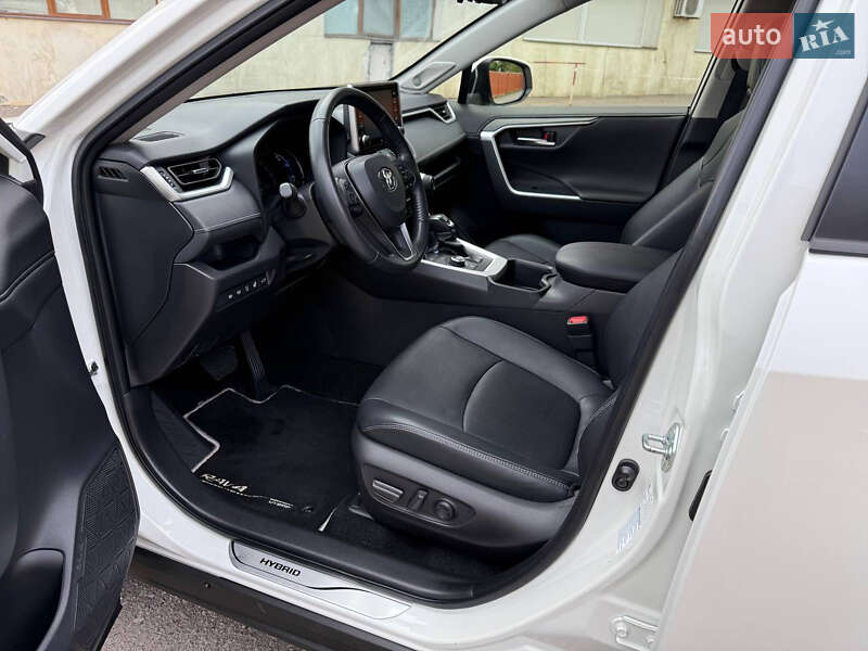 Позашляховик / Кросовер Toyota RAV4 2022 в Харкові
