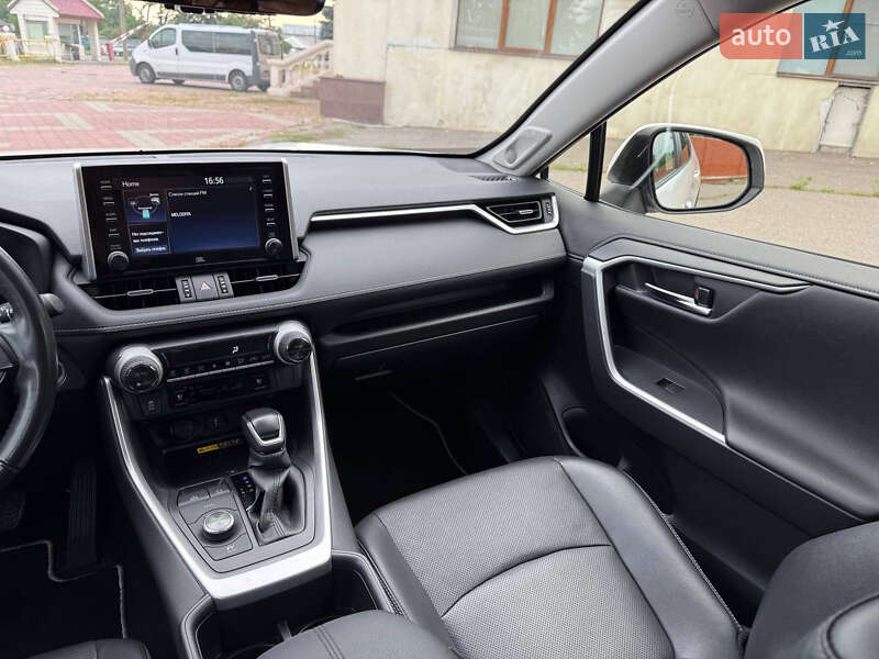 Позашляховик / Кросовер Toyota RAV4 2022 в Харкові