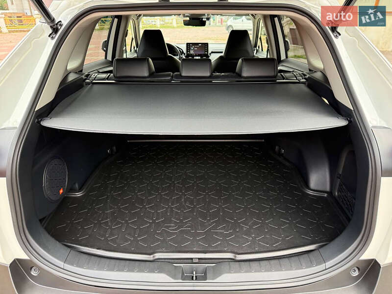 Позашляховик / Кросовер Toyota RAV4 2022 в Харкові
