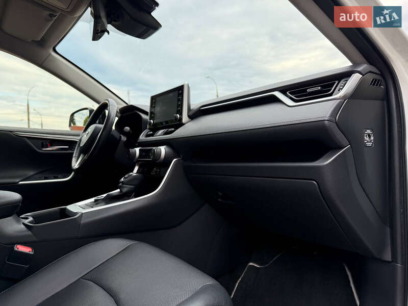 Позашляховик / Кросовер Toyota RAV4 2022 в Харкові