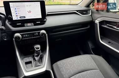 Внедорожник / Кроссовер Toyota RAV4 2023 в 
