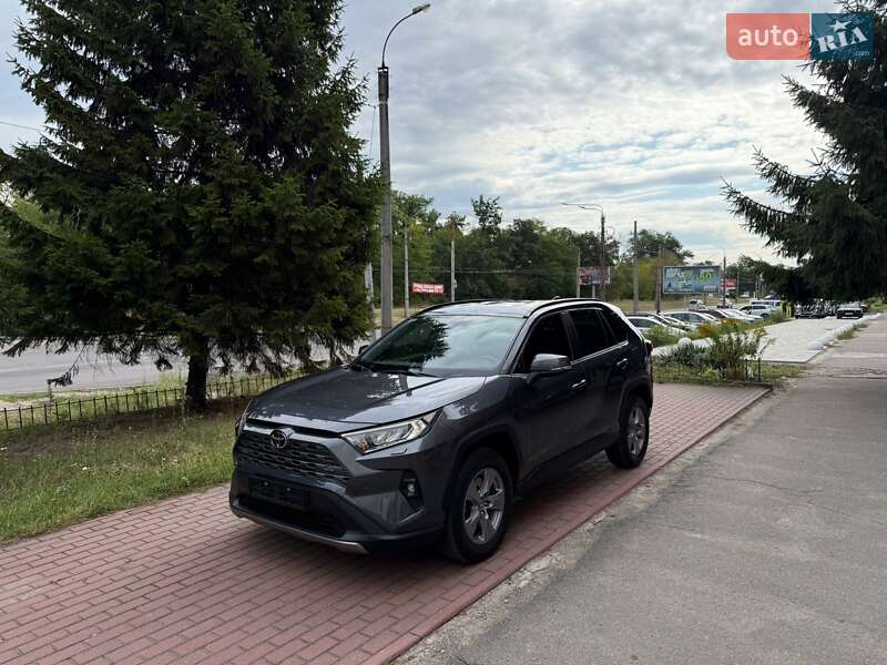 Внедорожник / Кроссовер Toyota RAV4 2023 в 