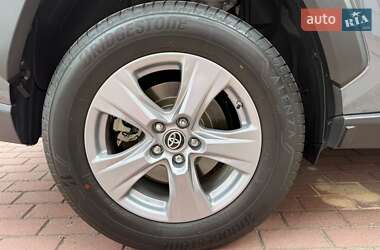 Внедорожник / Кроссовер Toyota RAV4 2023 в 