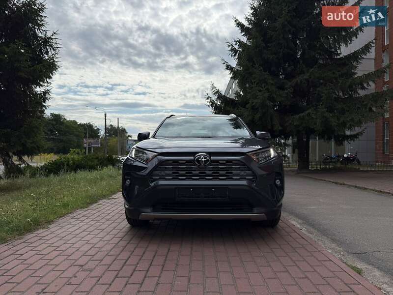 Позашляховик / Кросовер Toyota RAV4 2023 в Черкасах