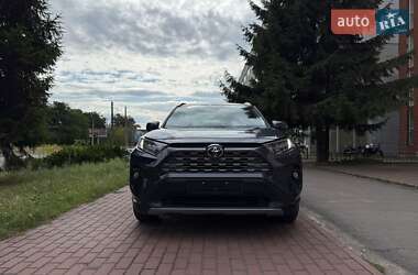 Внедорожник / Кроссовер Toyota RAV4 2023 в 