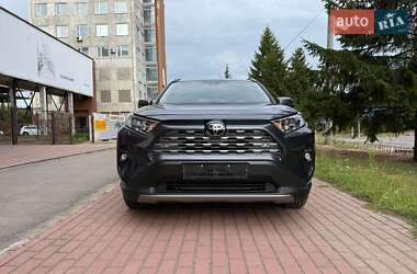 Внедорожник / Кроссовер Toyota RAV4 2023 в 