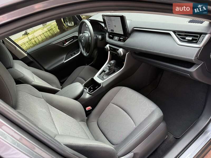 Позашляховик / Кросовер Toyota RAV4 2023 в Черкасах