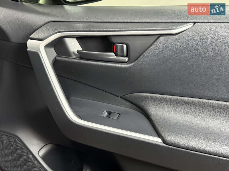 Позашляховик / Кросовер Toyota RAV4 2019 в Одесі фото 12 Позашляховик / Кросовер Toyota RAV4 2019 в Одесі