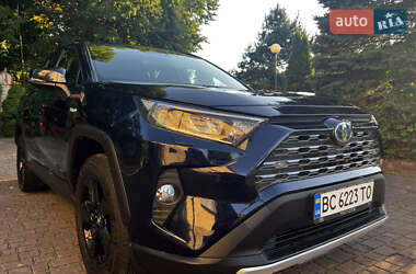 Позашляховик / Кросовер Toyota RAV4 2021 в Львові