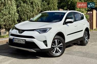 Внедорожник / Кроссовер Toyota RAV4 2017 в Киеве