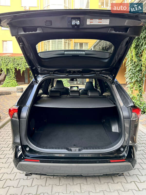 Позашляховик / Кросовер Toyota RAV4 2020 в Києві