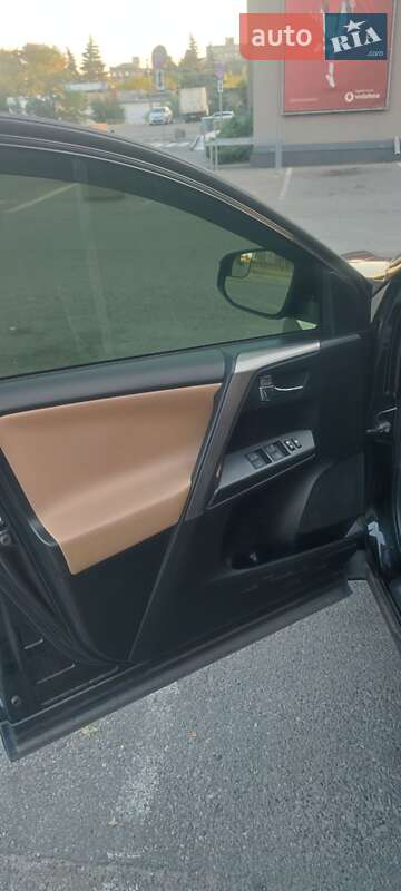 Позашляховик / Кросовер Toyota RAV4 2017 в Дніпрі