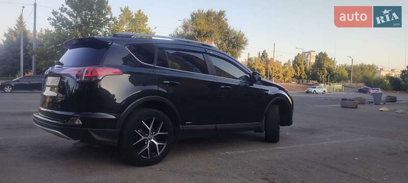 Позашляховик / Кросовер Toyota RAV4 2017 в Дніпрі
