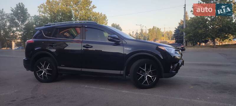 Позашляховик / Кросовер Toyota RAV4 2017 в Дніпрі