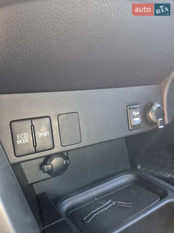 Позашляховик / Кросовер Toyota RAV4 2017 в Черкасах