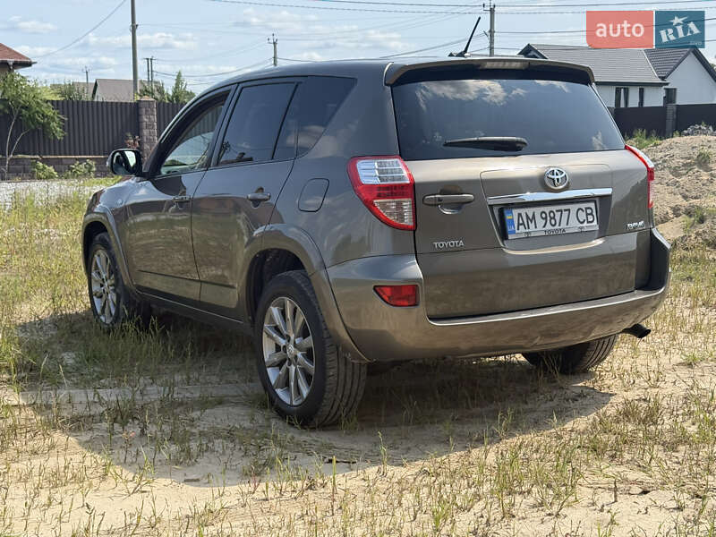 Внедорожник / Кроссовер Toyota RAV4 2012 в Житомире