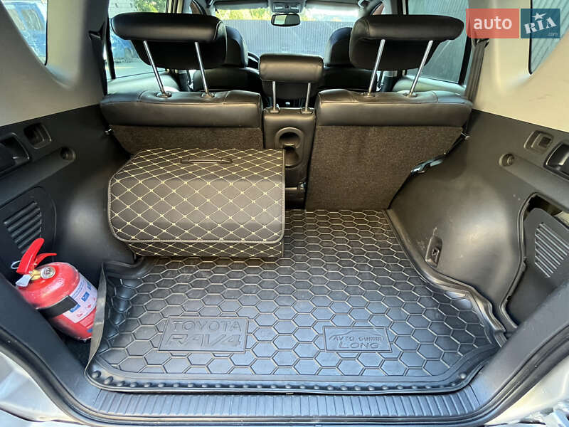 Внедорожник / Кроссовер Toyota RAV4 2007 в Казатине