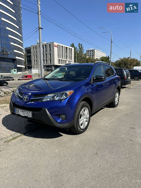 Внедорожник / Кроссовер Toyota RAV4 2015 в Киеве