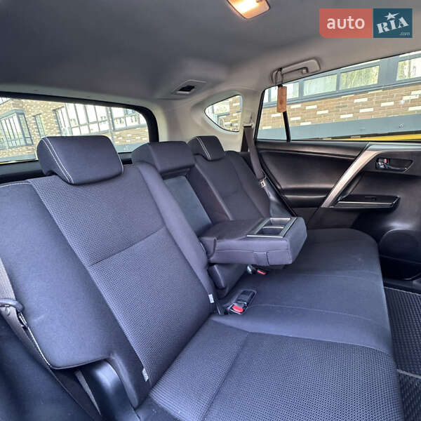 Внедорожник / Кроссовер Toyota RAV4 2017 в Житомире