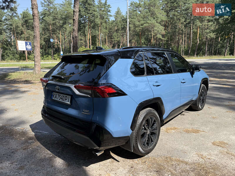 Позашляховик / Кросовер Toyota RAV4 2024 в Києві
