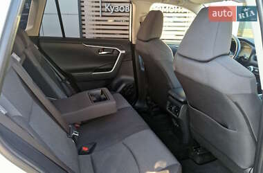 Внедорожник / Кроссовер Toyota RAV4 2019 в 