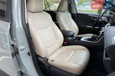 Позашляховик / Кросовер Toyota RAV4 2019 в Києві