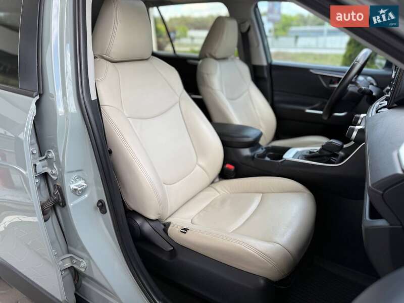 Внедорожник / Кроссовер Toyota RAV4 2019 в Киеве фото 39 Внедорожник / Кроссовер Toyota RAV4 2019 в Киеве