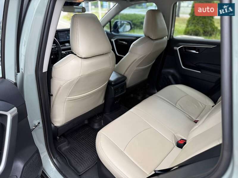 Внедорожник / Кроссовер Toyota RAV4 2019 в Киеве фото 44 Внедорожник / Кроссовер Toyota RAV4 2019 в Киеве