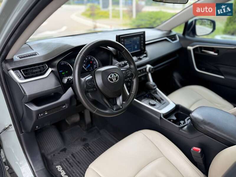 Внедорожник / Кроссовер Toyota RAV4 2019 в Киеве фото 28 Внедорожник / Кроссовер Toyota RAV4 2019 в Киеве