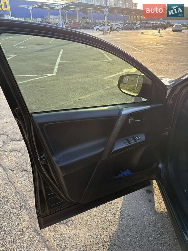 Внедорожник / Кроссовер Toyota RAV4 2016 в Львове фото 12 Внедорожник / Кроссовер Toyota RAV4 2016 в Львове